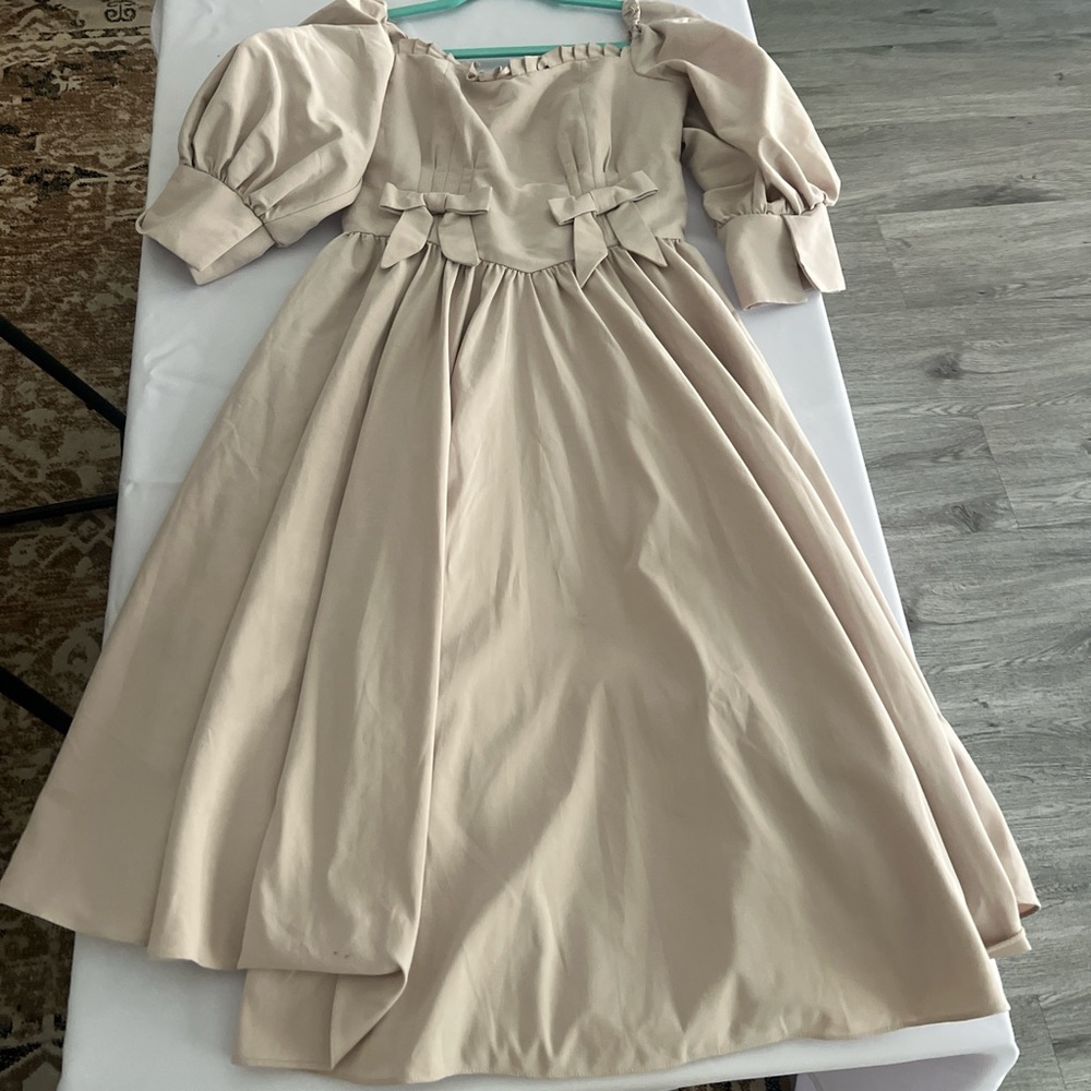 Elegant Cream Vintage Dress